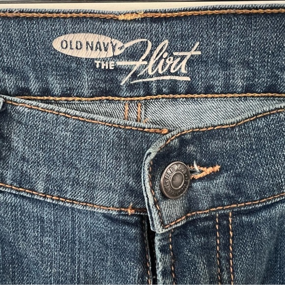 Old Navy ‘The Flirt' Boot-Cut Jeans 'Acadia' Wash |Size 10 Long| - Picture 3 of 6